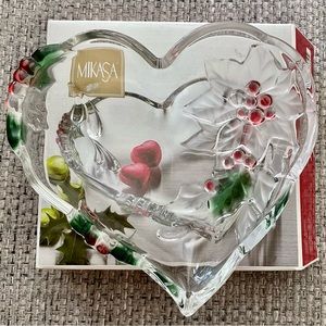 MIKASA : Crystal Holiday Bloom Poinsettia Heart Dish